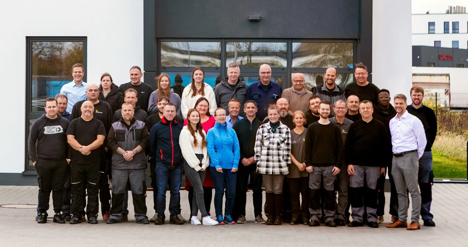  ber Uns INDUSTRA GmbH